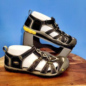 KEEN Hiking Sandal CNX Waterproof Black Yellow Men/Youth Size 7